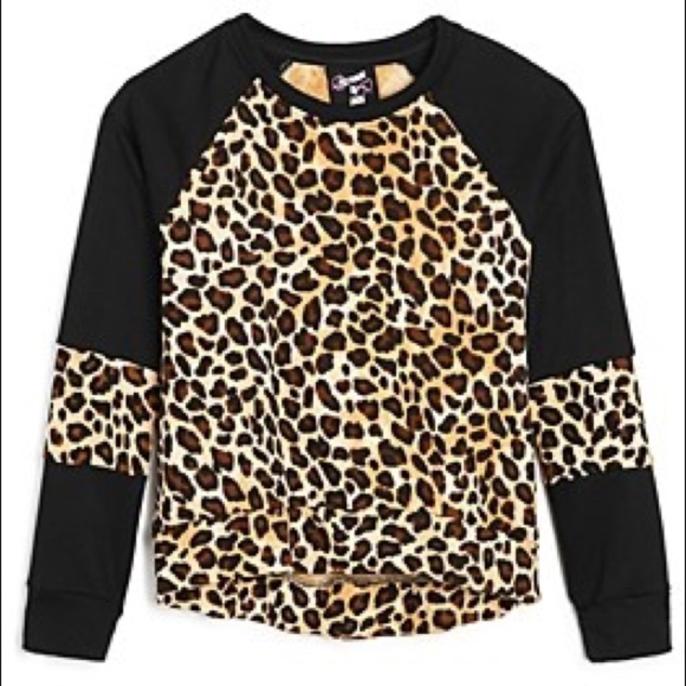 Girls pullover sweatshirt.